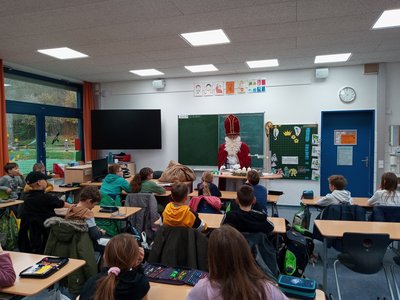 Nikolaus in der Grundschule (06.12.2022)