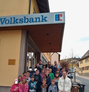 Viertklässler besuchen Volksbank Hohenlohe (16.11.2022)