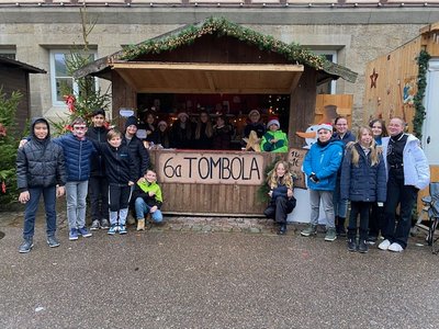 Tombola der Klasse 6a am Weihnachtsmarkt Niederstetten (10.12.2022)